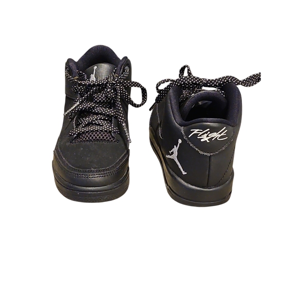 Nike Air Jordan Little Kid Black Sneakers with Classic Design - Picture 3 of 6